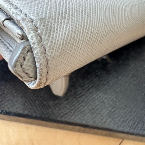 Prada Authentic Vintage Saffiano Leather Wallet - Picture 11 of 13